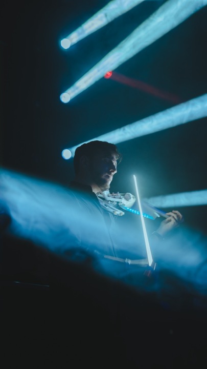 The LED Violinist - performance photo 11