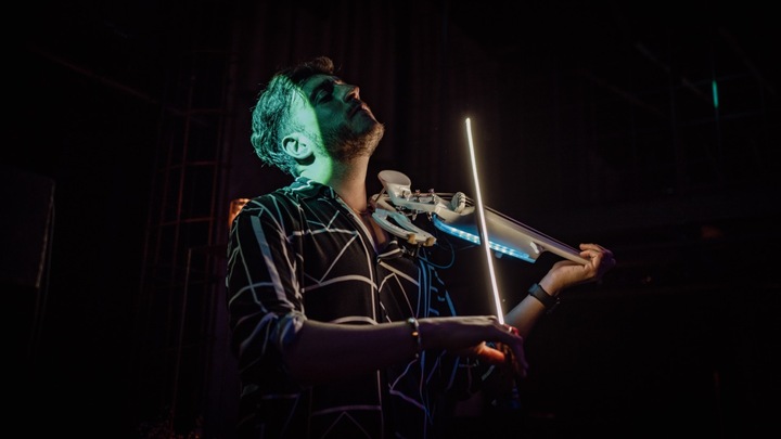 The LED Violinist - performance photo 8