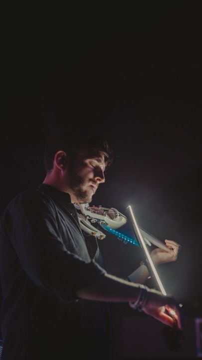 The LED Violinist - performance photo 13