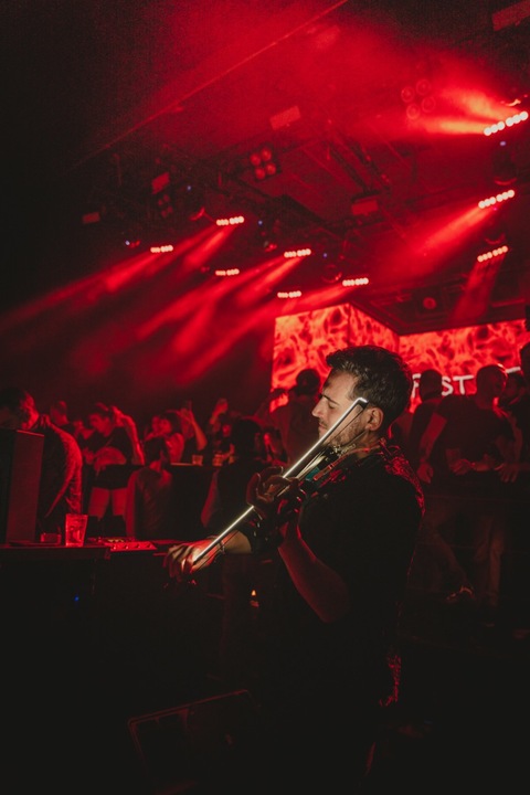 The LED Violinist - performance photo 18