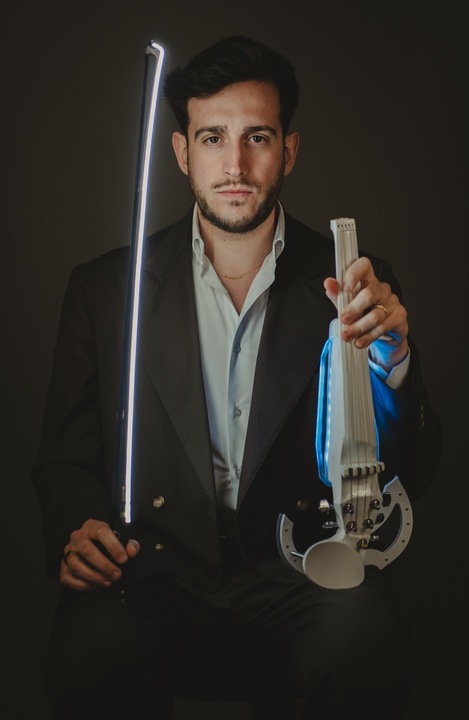 The LED Violinist - performance photo 26