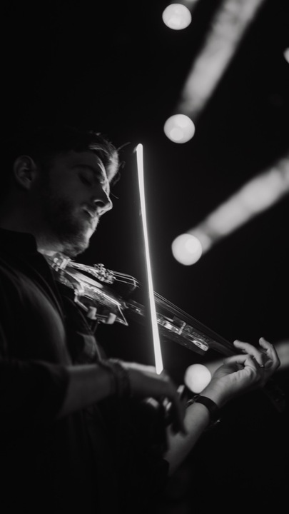 The LED Violinist - performance photo 16