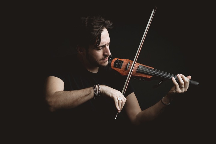The LED Violinist - performance photo 7