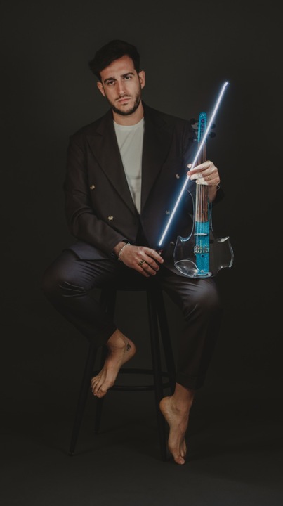 The LED Violinist - performance photo 4