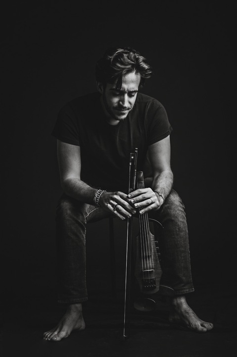The LED Violinist - performance photo 9