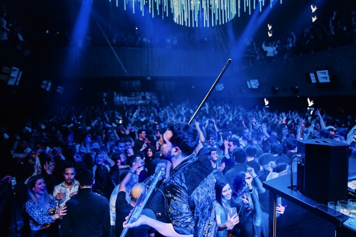 The LED Violinist - performance photo 19