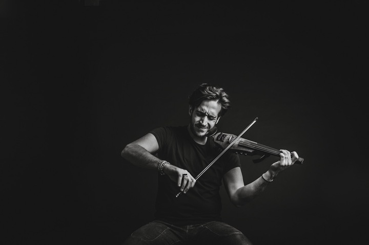 The LED Violinist - performance photo 28