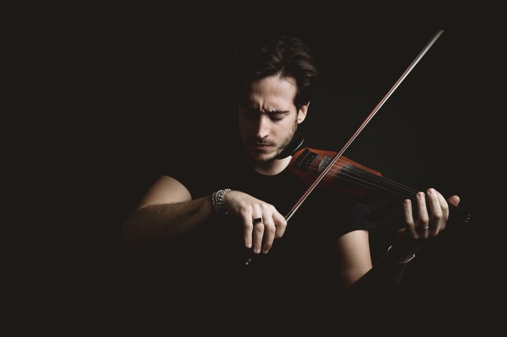 The LED Violinist - performance photo 6