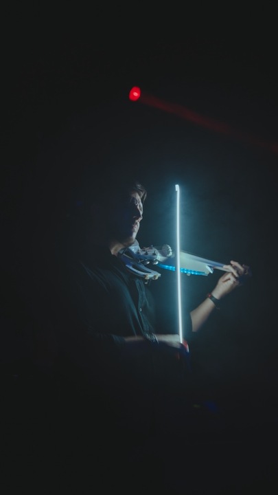 The LED Violinist - performance photo 12