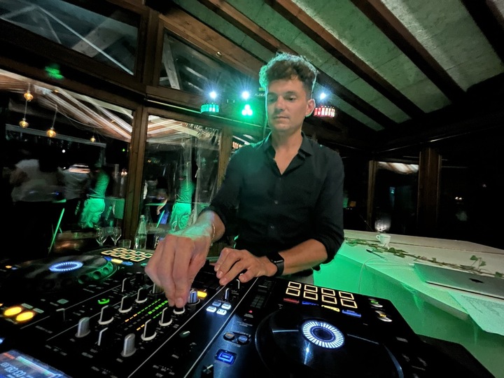 Serenissima DJ - performance photo 6