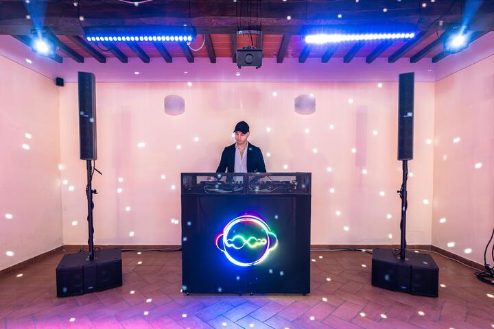 DJ Cips - performance photo 1