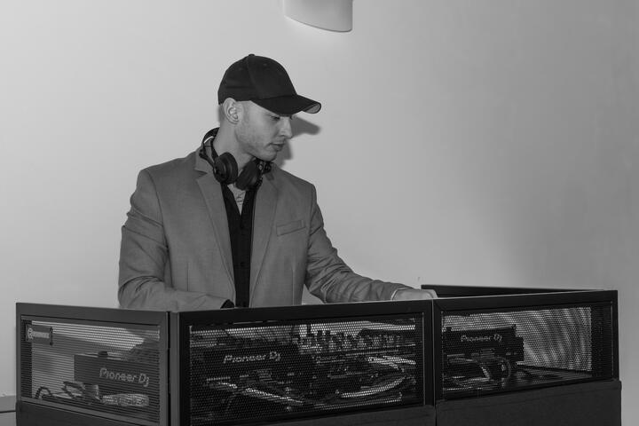 DJ Cips - performance photo 5