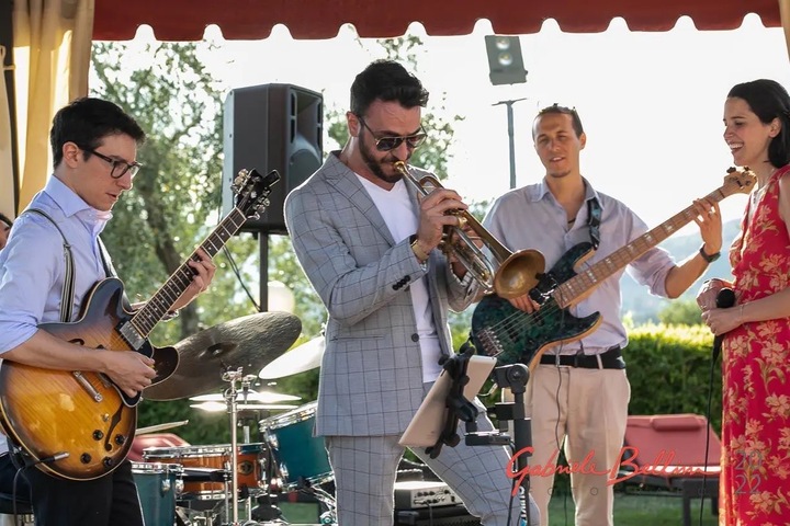 Tuscan Smooth Grooves - performance photo 9