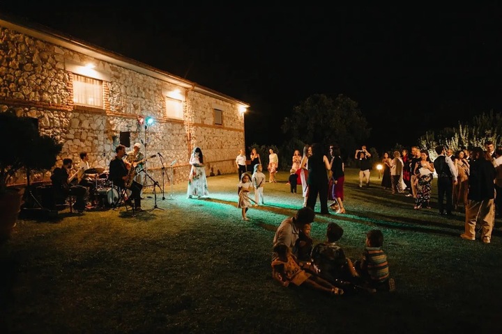 Tuscan Smooth Grooves - performance photo 6