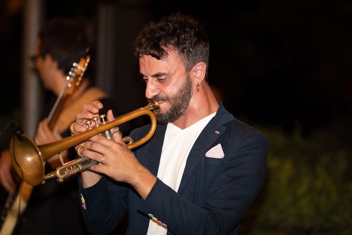 Tuscan Smooth Grooves - performance photo 2