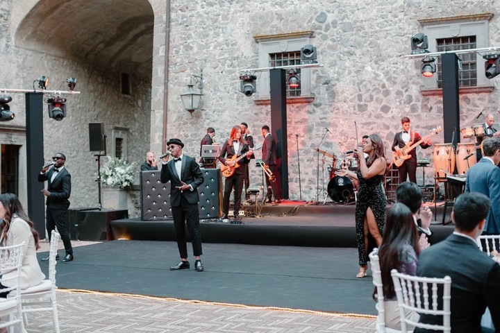 The Headliners - performance photo 1