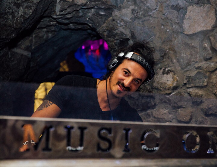 Amalfi Coast DJ - performance photo 8