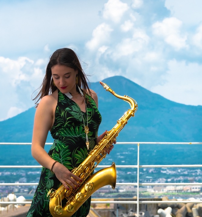 Cesca on Sax - performance photo 13