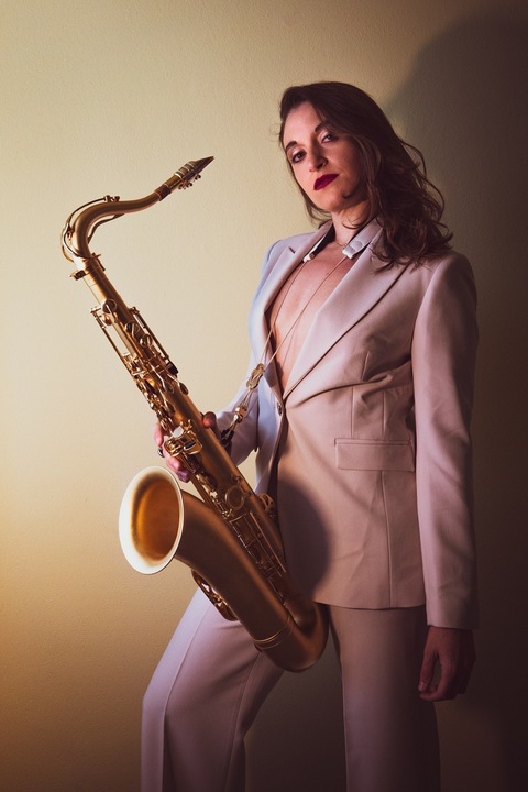 Cesca on Sax - performance photo 4