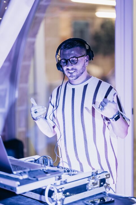 Neon Beats - performance photo 1