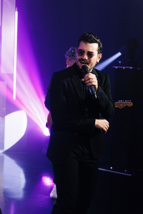 Luminosity - performance photo 8