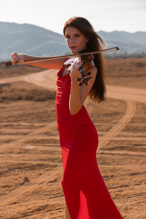 Sardinia Violinist - performance photo 8