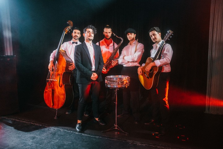 The Showmen - performance photo 1