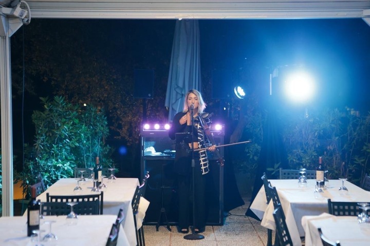 Vocal Bow - performance photo 1