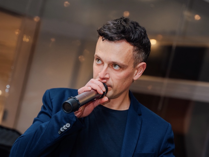 DJ Val - performance photo 9