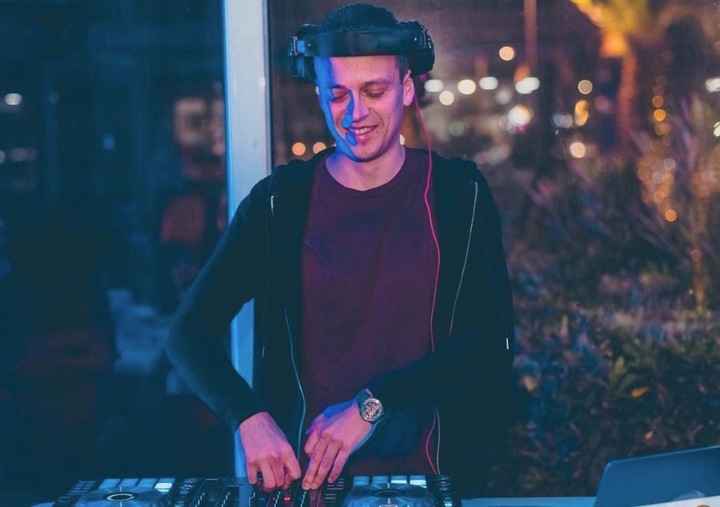DJ Val - performance photo 1
