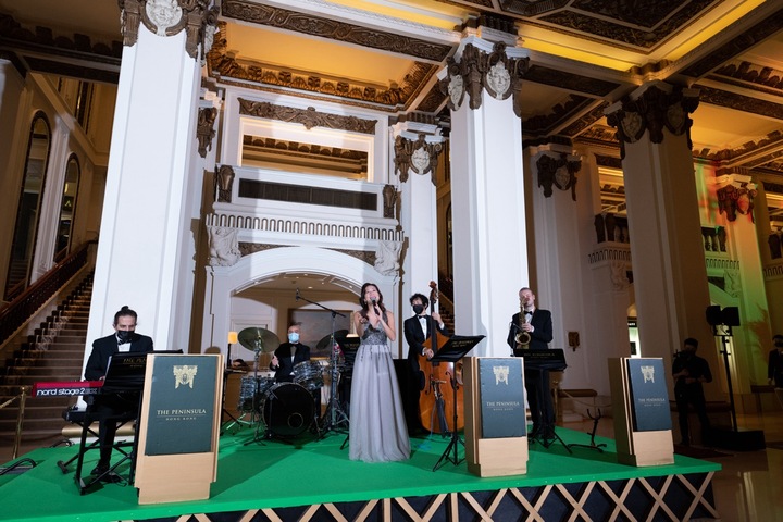 Golden Hour - performance photo 14