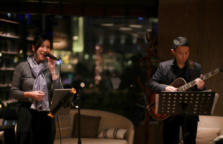 Golden Hour - performance photo 2
