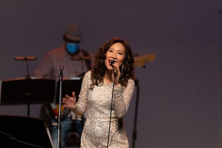 Golden Hour - performance photo 9