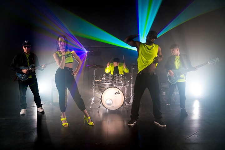 Groove Shakers - performance photo 1