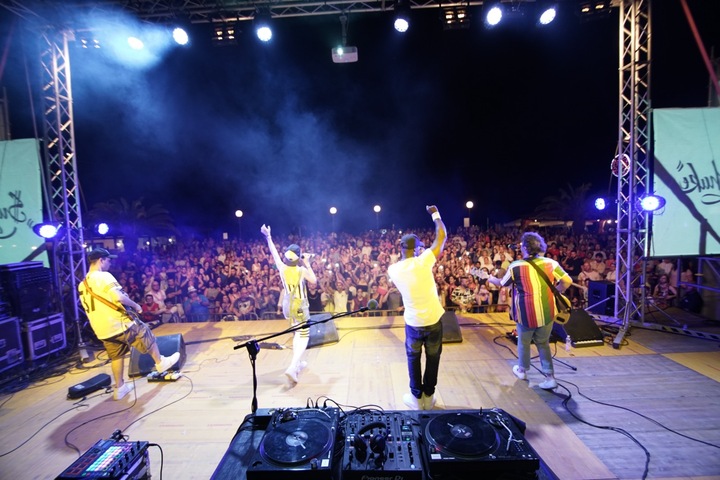 Groove Shakers - performance photo 3