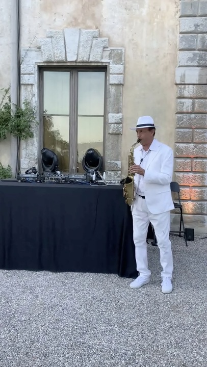 Lake Party - performance photo 1
