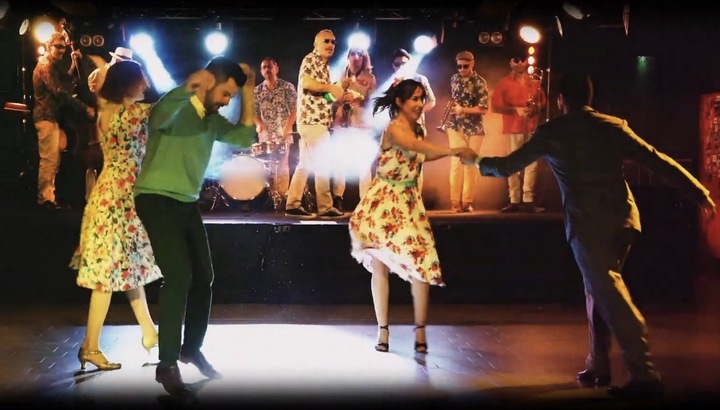 Milan Swings - performance photo 4