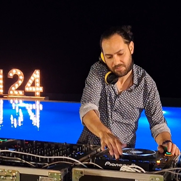 DJ City - performance photo 11