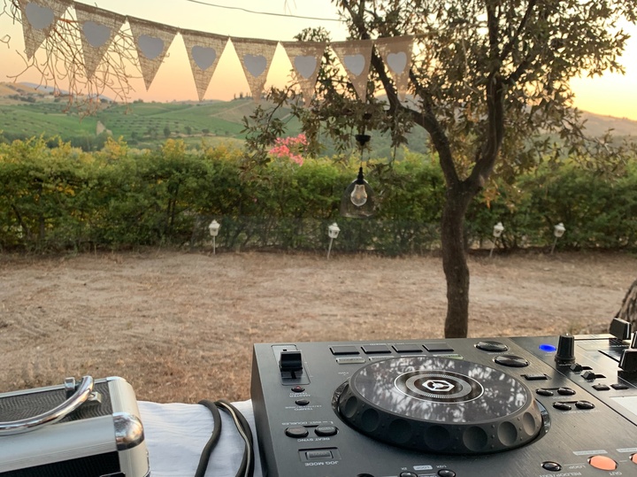 House of Amore DJ - performance photo 18