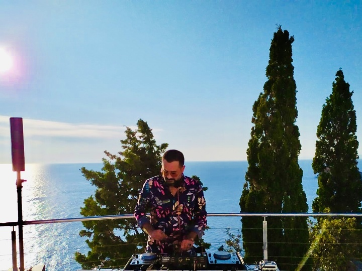 House of Amore DJ - performance photo 6