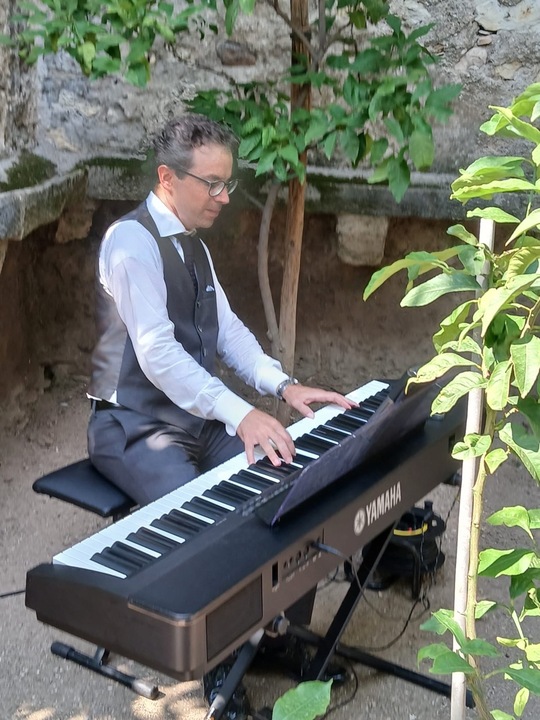 Garda Wedding Pianist - performance photo 12
