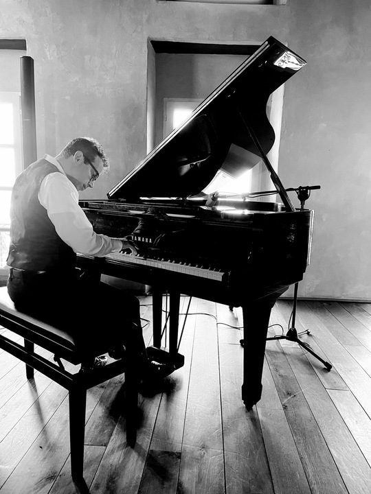 Garda Wedding Pianist - performance photo 21