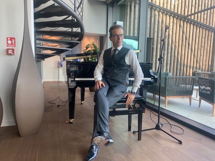 Garda Wedding Pianist - performance photo 13