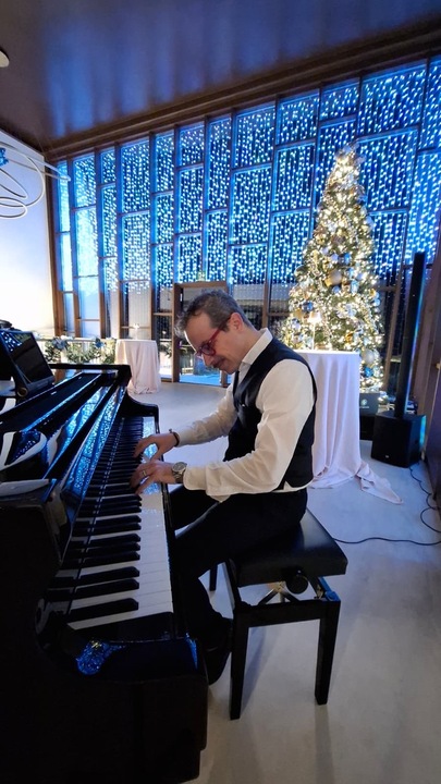 Garda Wedding Pianist - performance photo 30