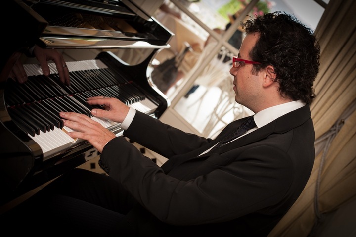 Garda Wedding Pianist - performance photo 17