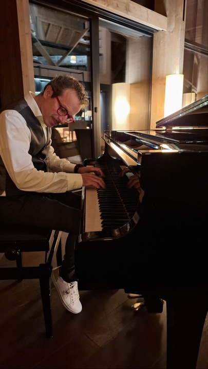 Garda Wedding Pianist - performance photo 19