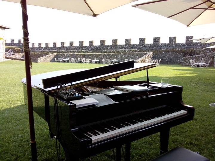 Garda Wedding Pianist - performance photo 35