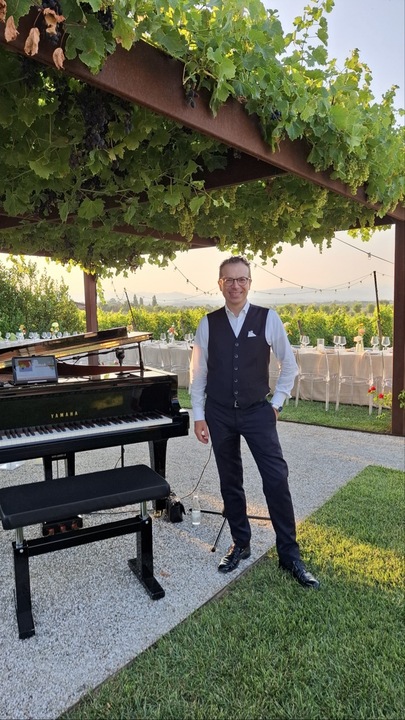 Garda Wedding Pianist - performance photo 10