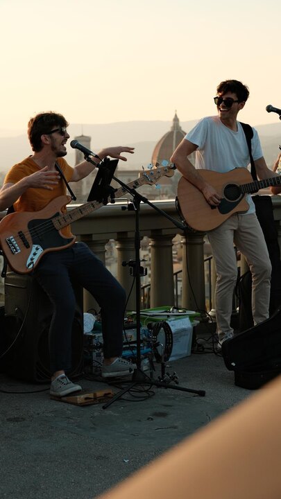 The Two Leos - performance photo 11