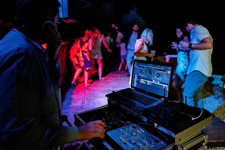 DJ Lozzy - performance photo 5